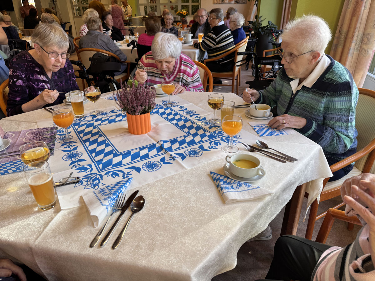 Oktoberfest im Seniorenzentrum Eisenberg 2025