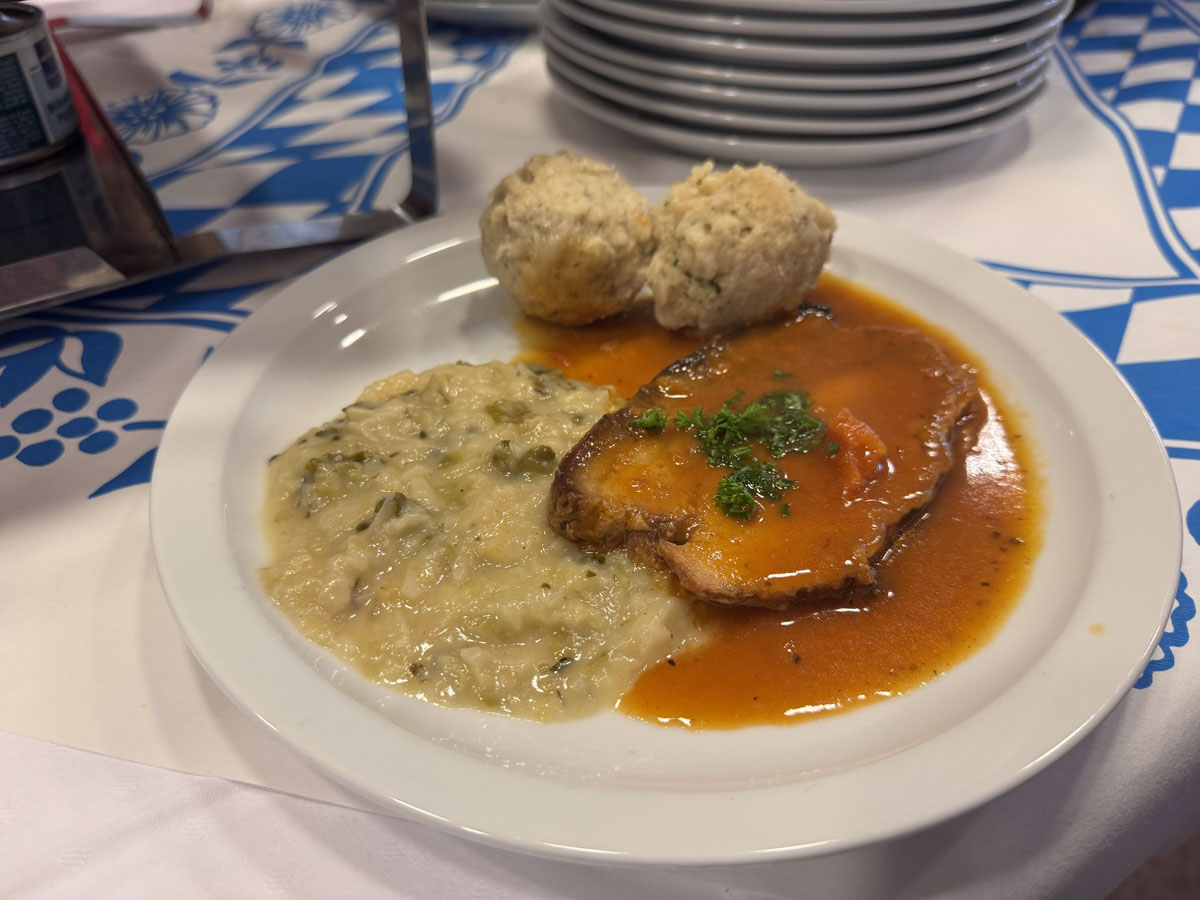 Oktoberfest im Seniorenzentrum Eisenberg 2025