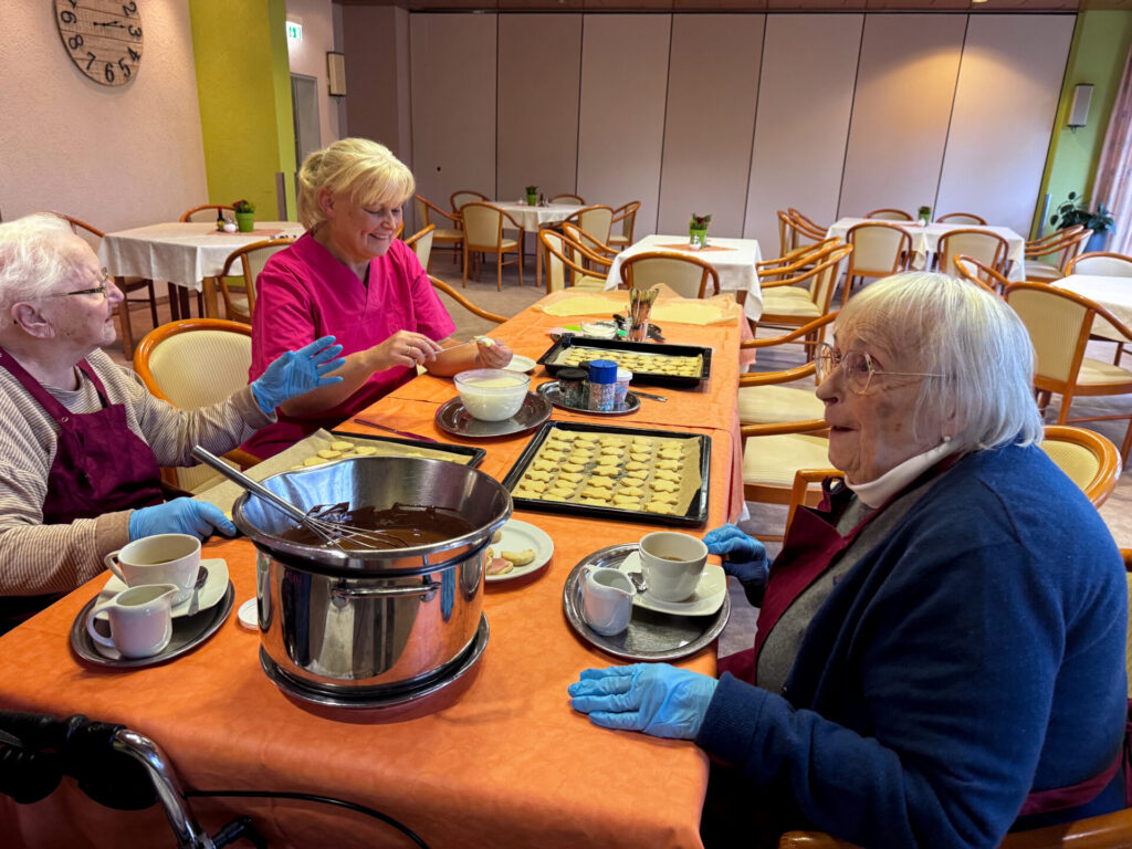 Plätzchen verzieren | DSK Seniorenzenzrum Eisenberg