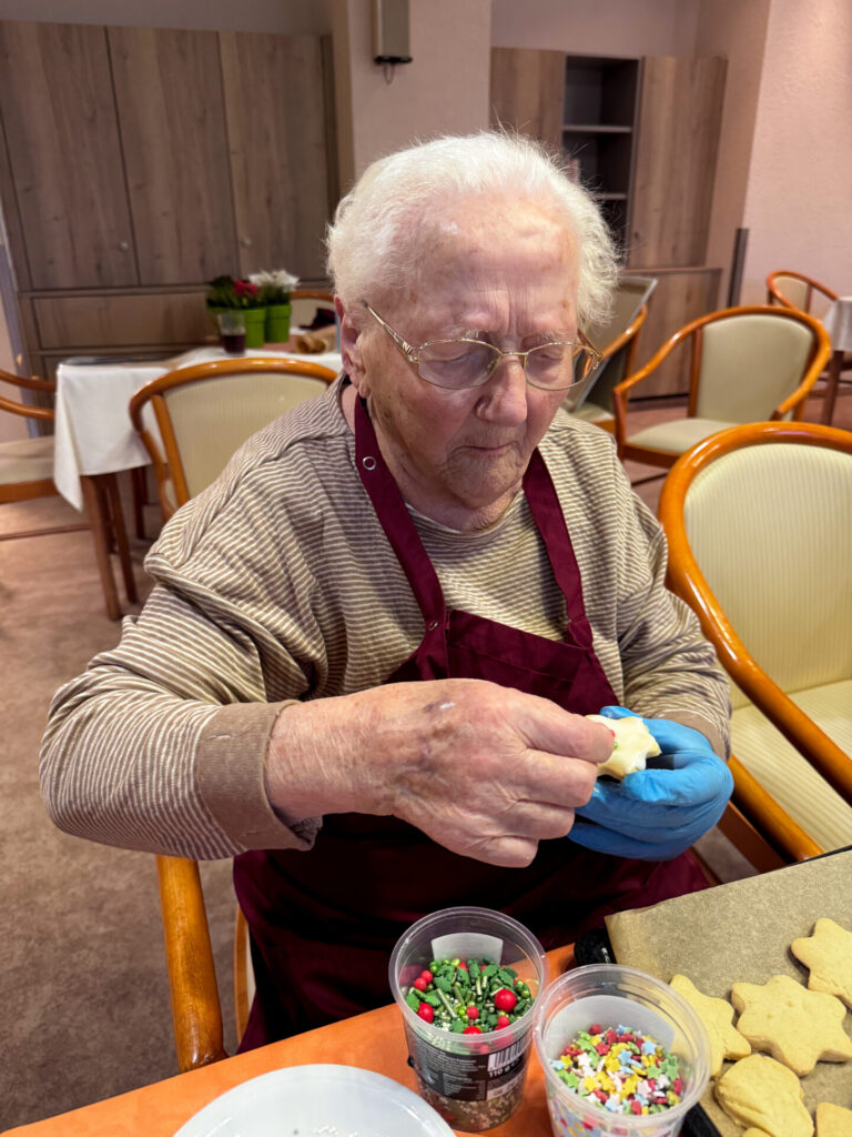 Plätzchen verzieren | DSK Seniorenzenzrum Eisenberg