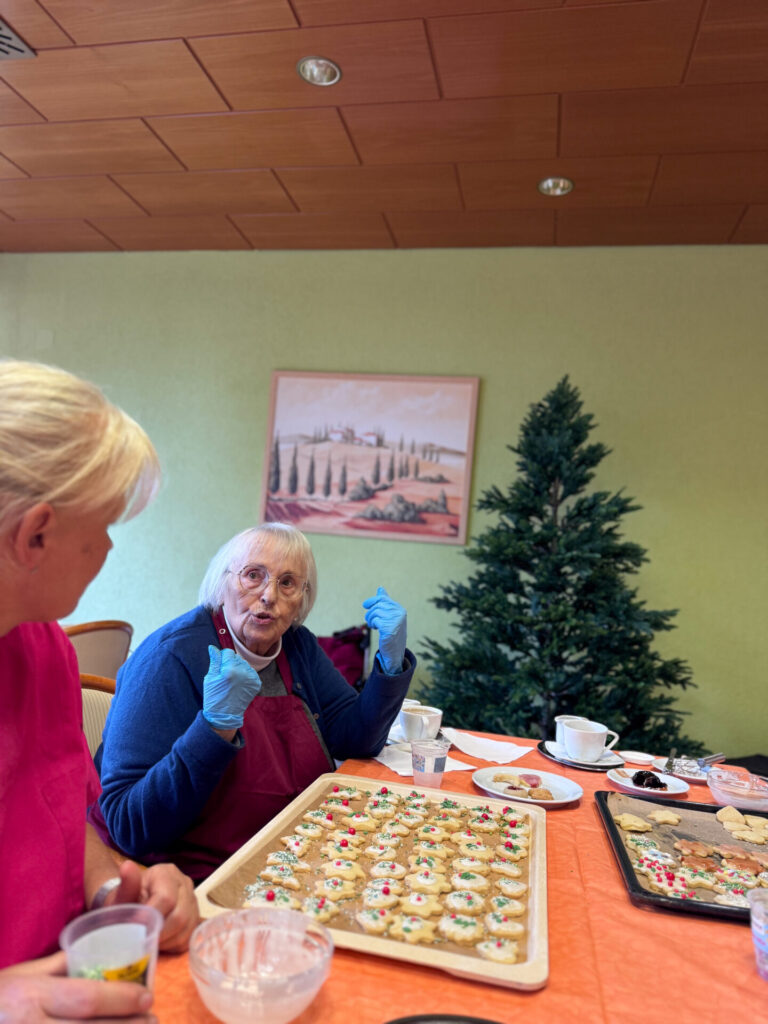 Plätzchen verzieren | DSK Seniorenzenzrum Eisenberg