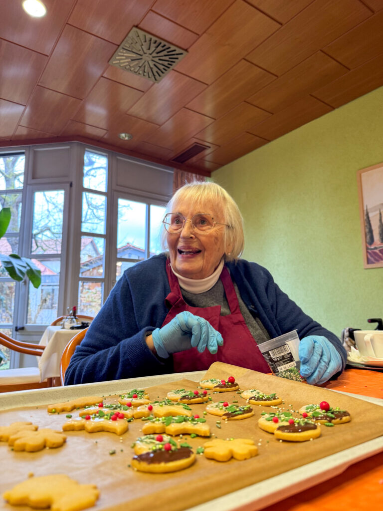 Plätzchen verzieren | DSK Seniorenzenzrum Eisenberg