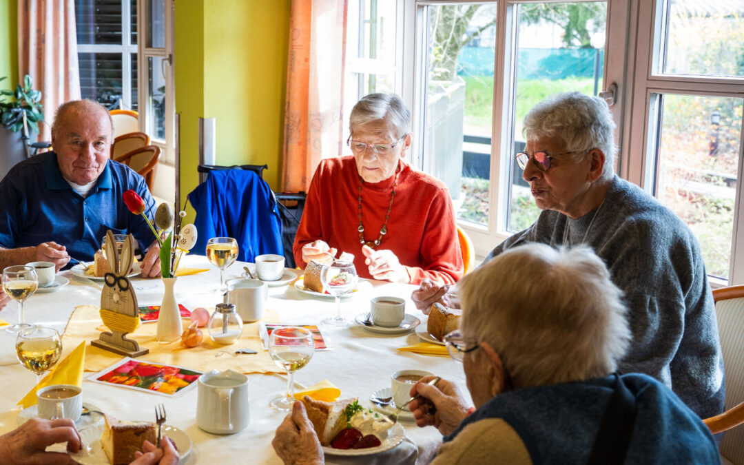 Frühlingsfest: gute Gesellschaft, gutes Essen, gute Stimmung